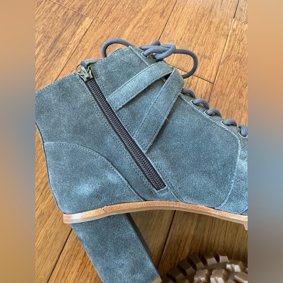 SOLD⚫️White House Black Market Becca Combat Boots Size 9M WHBM Asphalt Grey - Picture 9 of 12